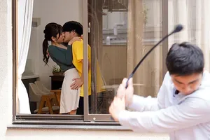 Cô gái 18 tuổi để lộ mặt trong cổ họng sâu hoang dã