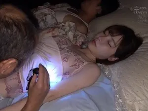 Đông Anh ở đây, khoe khuôn mặt hoàn hảo của cô ấy