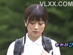 Bất ngờ chịch má kế từ phía sau vì cặp mông quá hấp dẫn