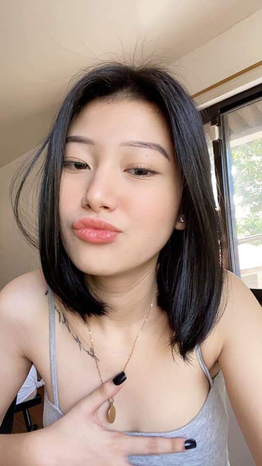 Em cảm nhận được đầu cặc của anh chưa